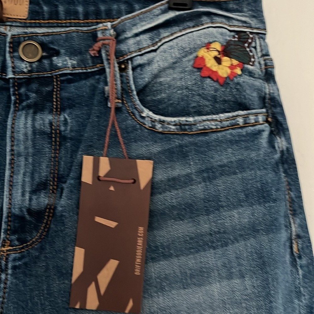 Driftwood Jeans size 32 . Embroidery on bottoms and pockets! NWT s - Picture 2 of 8